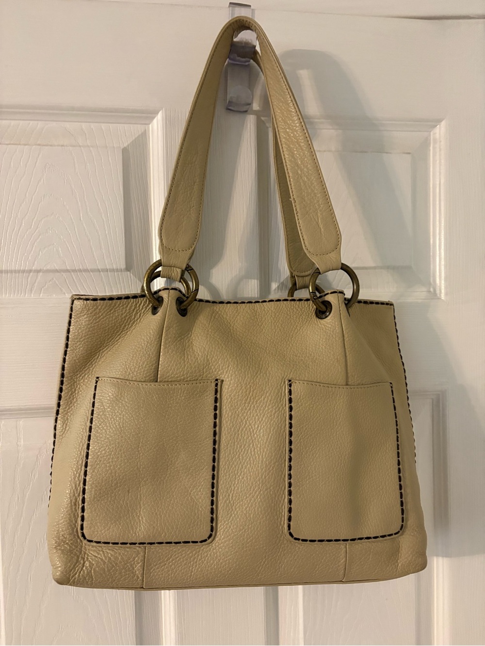 Cream Leather Shoulder Bag with Front Pockets | Plinio Visona